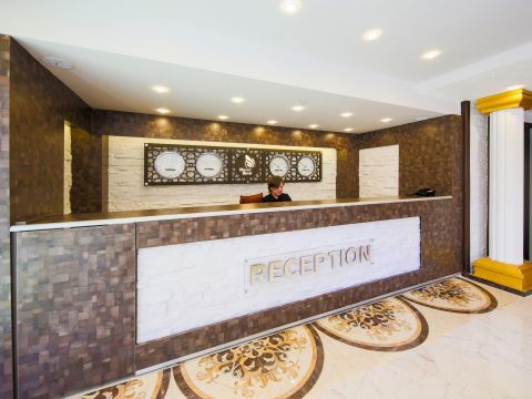 Lobby & Reception